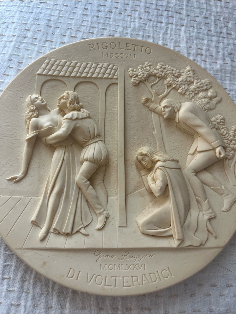 Rigoletto Decorative Wall Plate – Cream